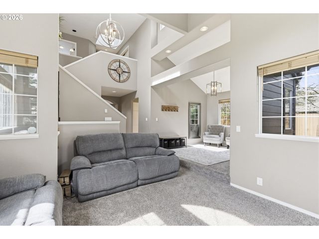 575 Nw QUEENS Ct, Hillsboro, OR 97124