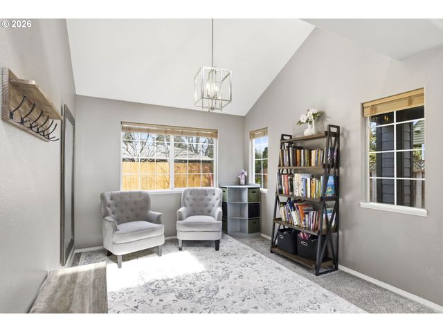 575 Nw QUEENS Ct, Hillsboro, OR 97124