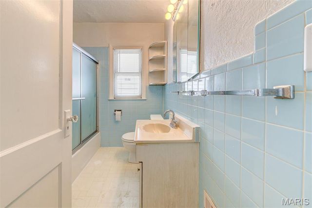 4425 Bingham Avenue, St Louis, MO 63116