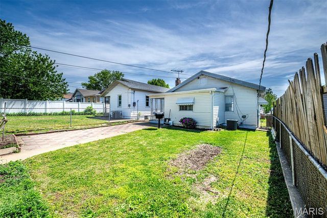 4425 Bingham Avenue, St Louis, MO 63116