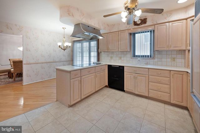 19 ORCHID LN, Cherry Hill, NJ 08002