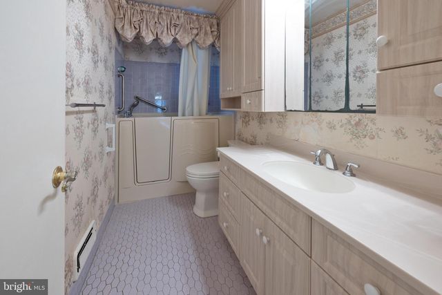 19 ORCHID LN, Cherry Hill, NJ 08002