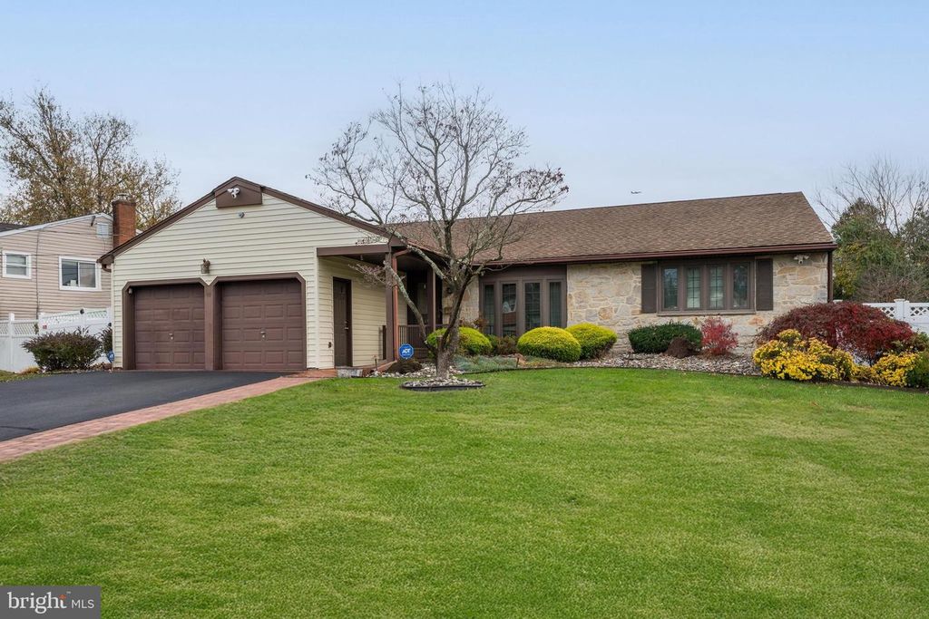 19 ORCHID LN, Cherry Hill, NJ 08002