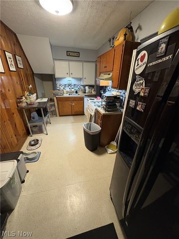 727 Wooster Road N, Barberton, OH 44203