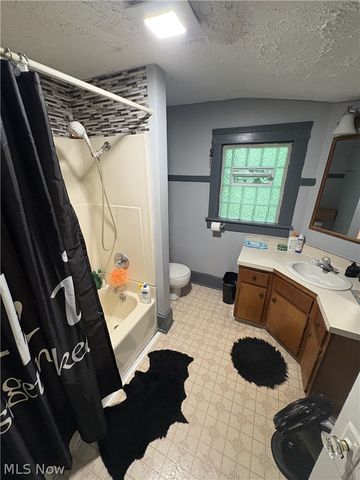 727 Wooster Road N, Barberton, OH 44203