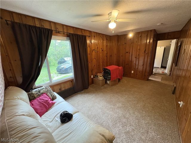 727 Wooster Road N, Barberton, OH 44203