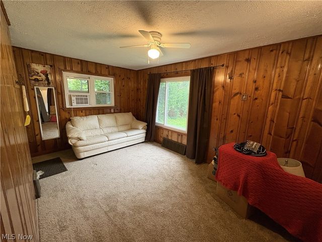 727 Wooster Road N, Barberton, OH 44203