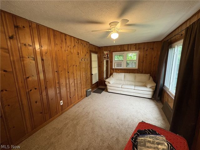 727 Wooster Road N, Barberton, OH 44203