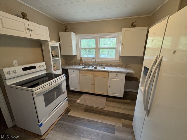727 Wooster Road N, Barberton, OH 44203