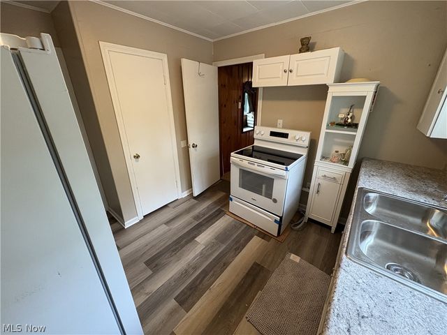 727 Wooster Road N, Barberton, OH 44203