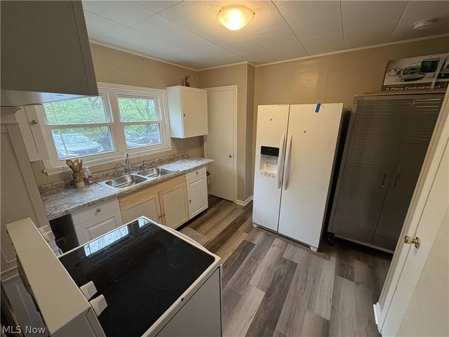 727 Wooster Road N, Barberton, OH 44203