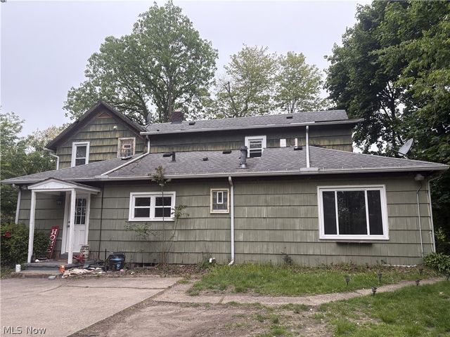 727 Wooster Road N, Barberton, OH 44203