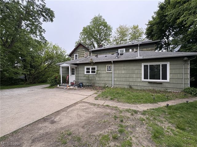 727 Wooster Road N, Barberton, OH 44203