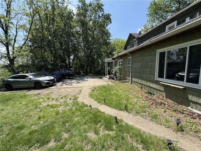 727 Wooster Road N, Barberton, OH 44203