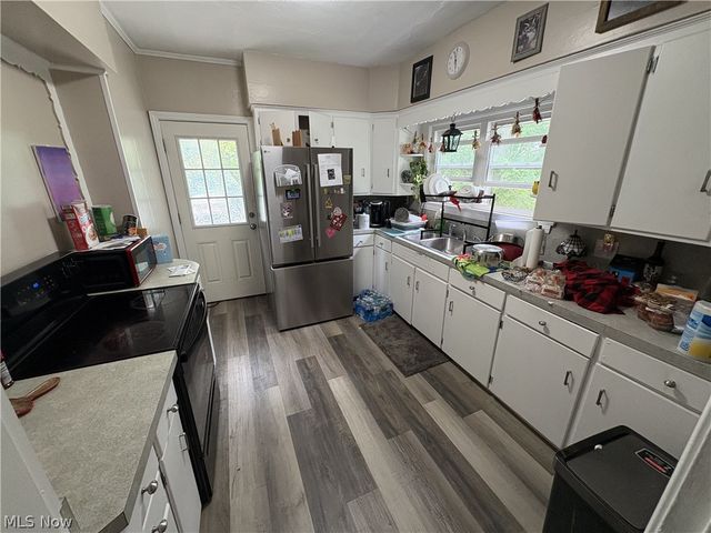 727 Wooster Road N, Barberton, OH 44203