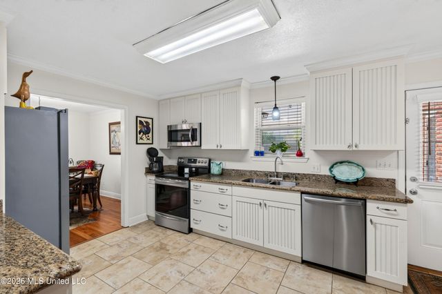 514 Sunset Drive, Bay Saint Louis, MS 39520
