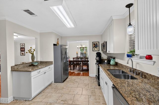 514 Sunset Drive, Bay Saint Louis, MS 39520