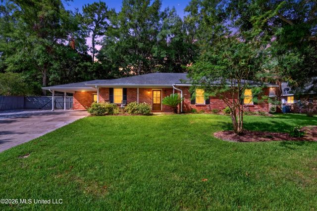 514 Sunset Drive, Bay Saint Louis, MS 39520