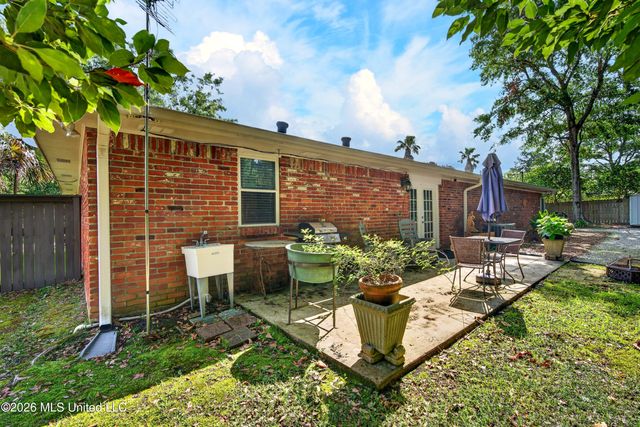 514 Sunset Drive, Bay Saint Louis, MS 39520