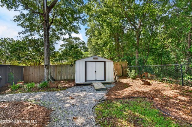 514 Sunset Drive, Bay Saint Louis, MS 39520