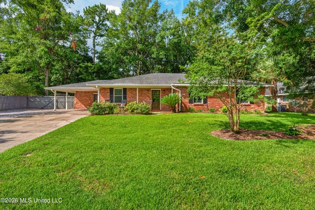 514 Sunset Drive, Bay Saint Louis, MS 39520
