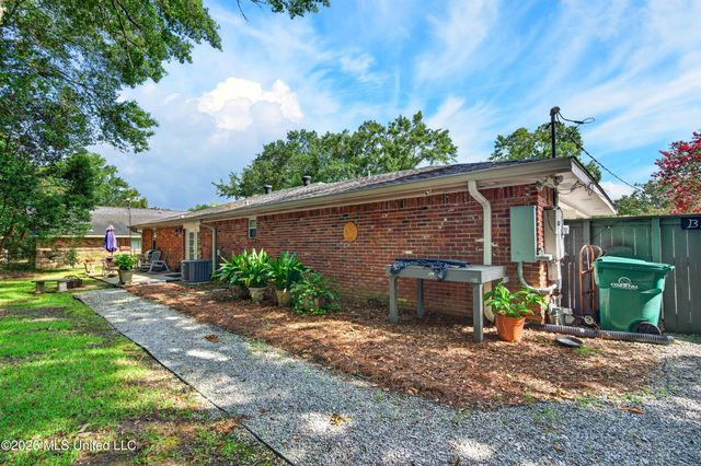 514 Sunset Drive, Bay Saint Louis, MS 39520