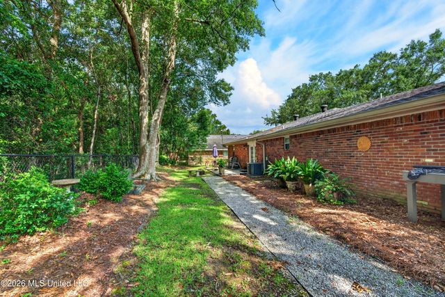 514 Sunset Drive, Bay Saint Louis, MS 39520
