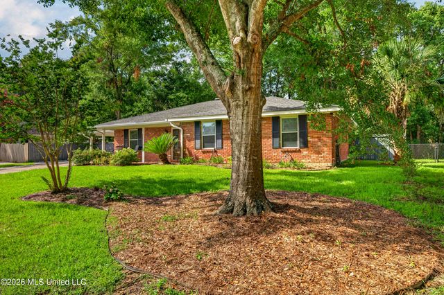 514 Sunset Drive, Bay Saint Louis, MS 39520