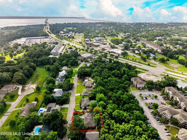 514 Sunset Drive, Bay Saint Louis, MS 39520