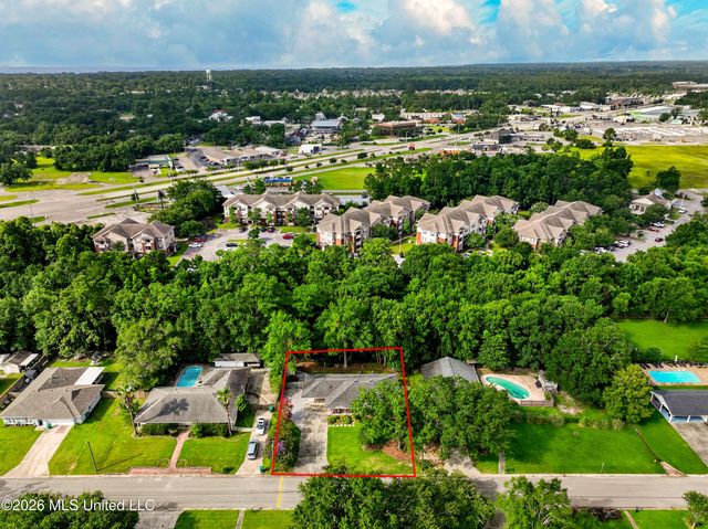 514 Sunset Drive, Bay Saint Louis, MS 39520
