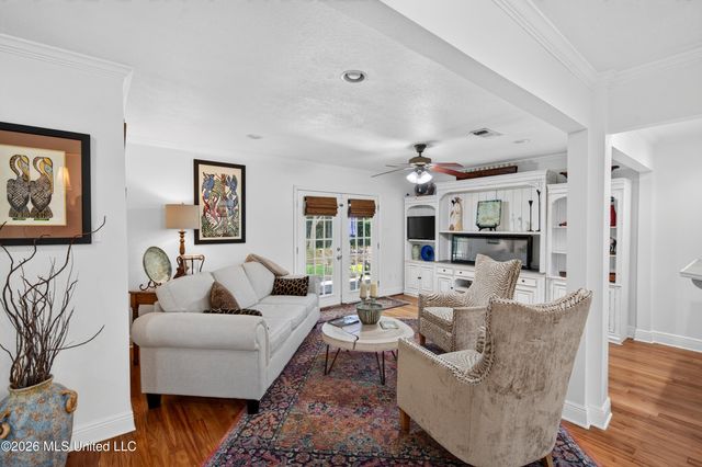 514 Sunset Drive, Bay Saint Louis, MS 39520