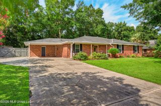 514 Sunset Drive, Bay Saint Louis, MS 39520