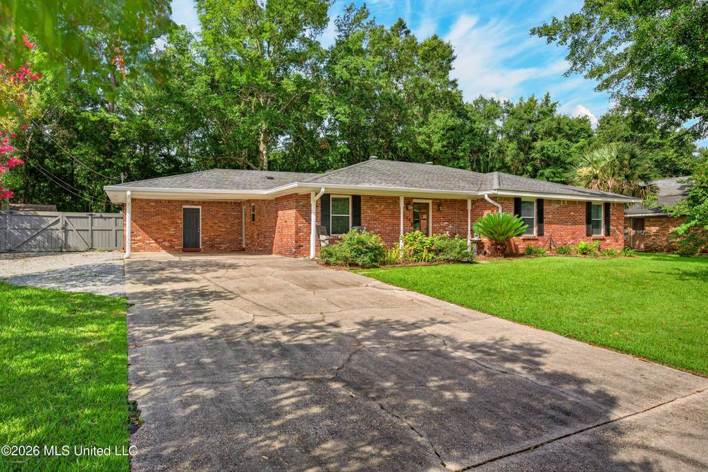 514 Sunset Drive, Bay Saint Louis, MS 39520