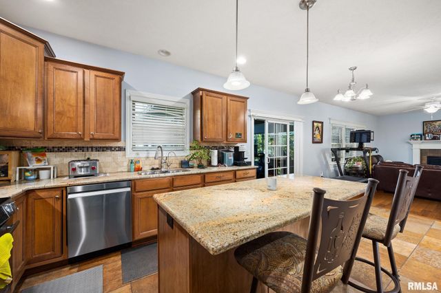 9711 N MEGAN Court, Peoria, IL 61615