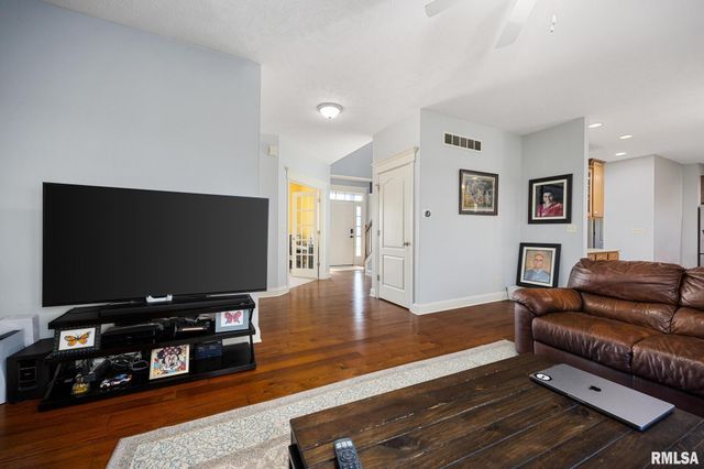 9711 N MEGAN Court, Peoria, IL 61615