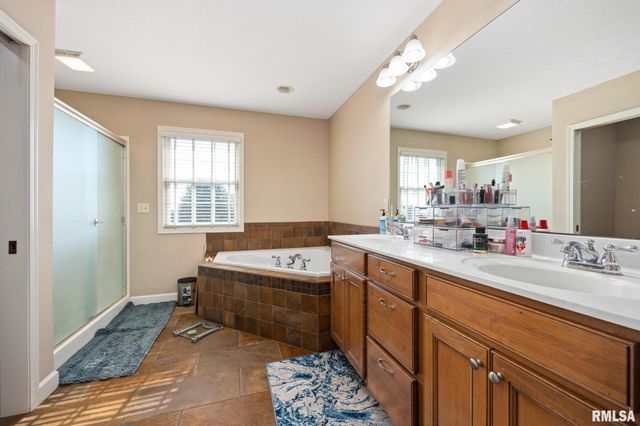9711 N MEGAN Court, Peoria, IL 61615