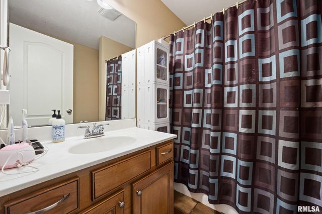 9711 N MEGAN Court, Peoria, IL 61615