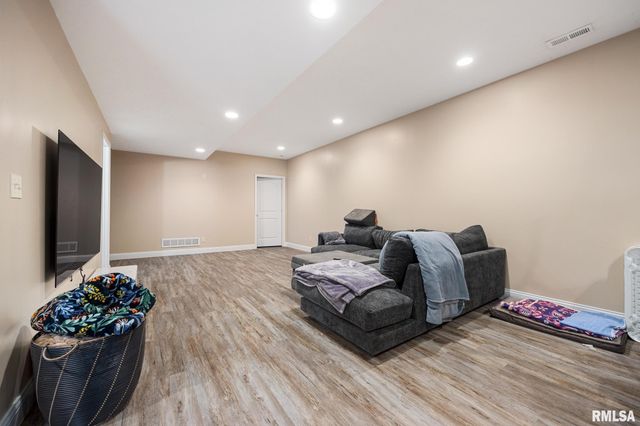9711 N MEGAN Court, Peoria, IL 61615