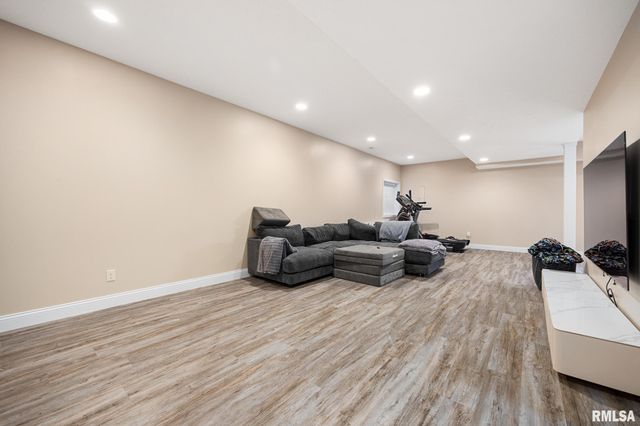 9711 N MEGAN Court, Peoria, IL 61615