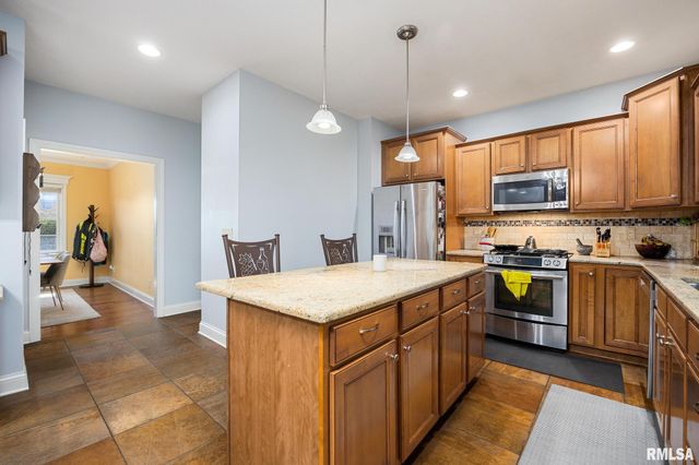 9711 N MEGAN Court, Peoria, IL 61615
