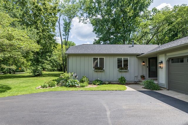 230 Golfview Drive, Plainwell, MI 49080