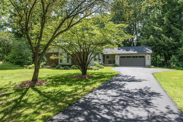 230 Golfview Drive, Plainwell, MI 49080