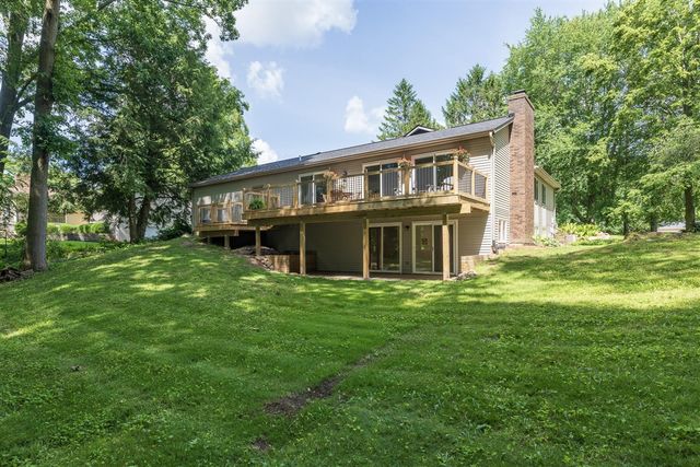 230 Golfview Drive, Plainwell, MI 49080
