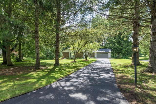 230 Golfview Drive, Plainwell, MI 49080