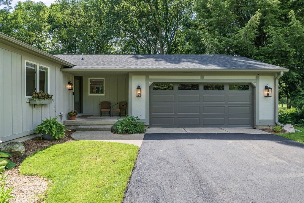 230 Golfview Drive, Plainwell, MI 49080