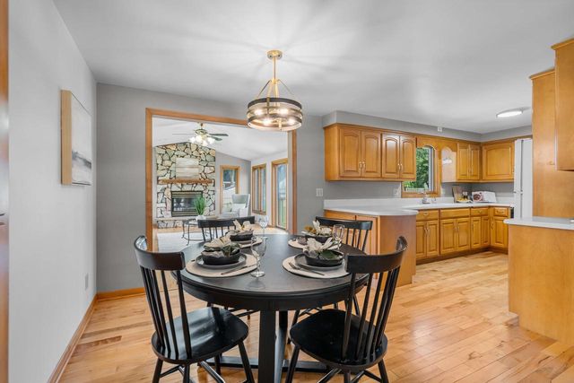 2027 HILLVIEW DRIVE, Green Bay, WI 54302