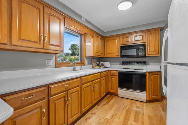 2027 HILLVIEW DRIVE, Green Bay, WI 54302
