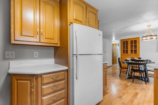 2027 HILLVIEW DRIVE, Green Bay, WI 54302