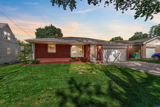 2027 HILLVIEW DRIVE, Green Bay, WI 54302
