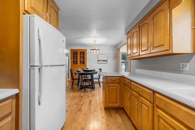 2027 HILLVIEW DRIVE, Green Bay, WI 54302